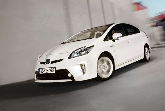 Toyota-Prius_2012