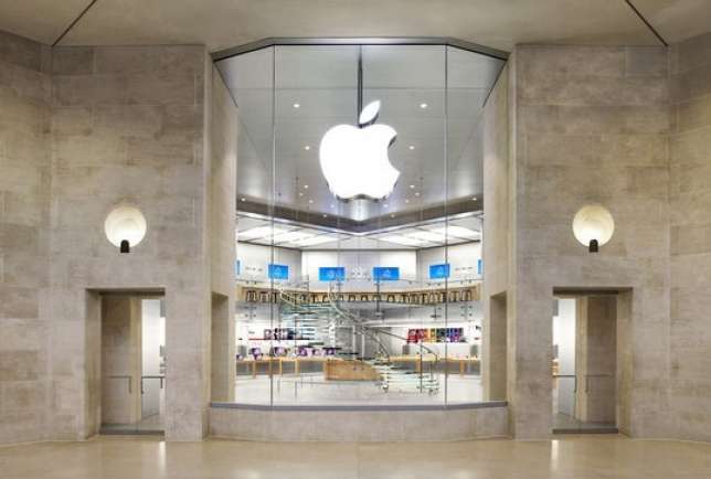Apple_Carrousel du Louvre