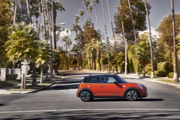 p90289442_lowres_mini-cooper-s-3-door