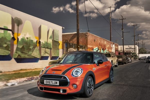p90289465_lowres_mini-cooper-s-3-door