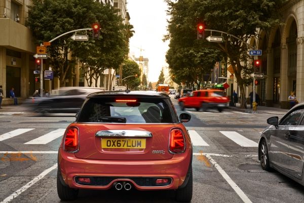 p90289477_lowres_mini-cooper-s-3-door