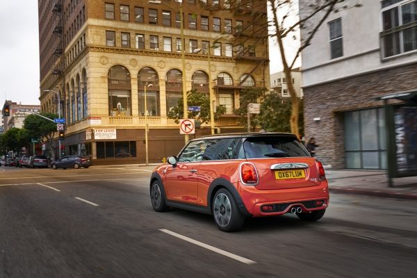 p90289478_lowres_mini-cooper-s-3-door