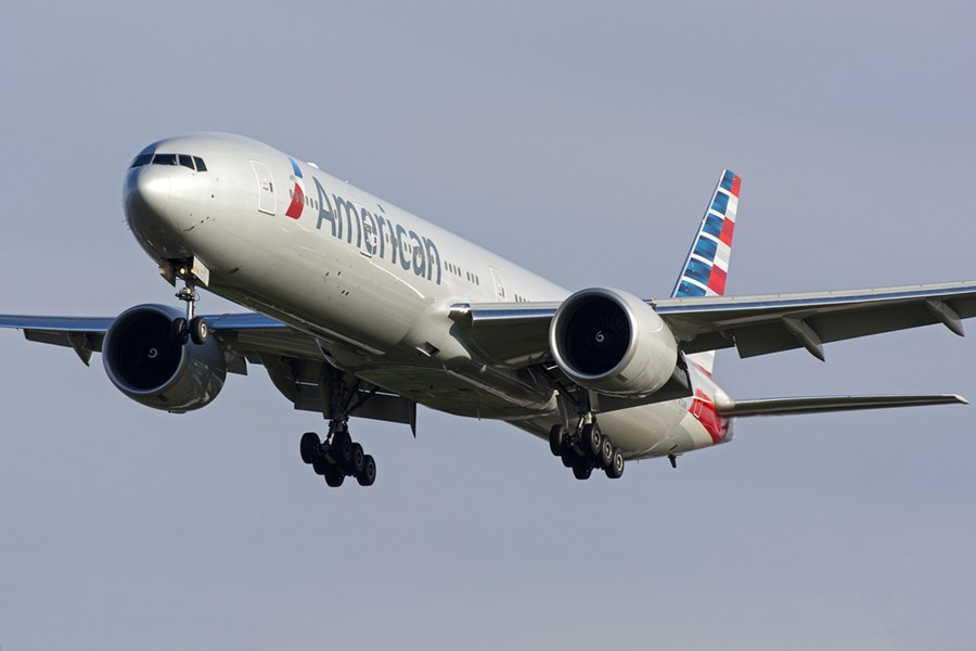 Avião em movimento da American Airlines