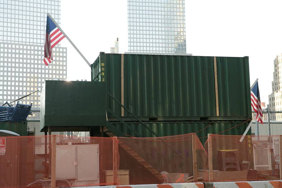 Canteiro de obras com containers na construção civil nos Estados Unidos