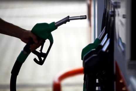 Preço do etanol cai mais que o da gasolina, e biocombustível fica mais vantajoso em 2 estados