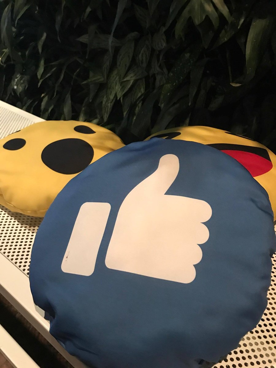 Google e Facebook impõem condições para relacionamentos entre funcionários