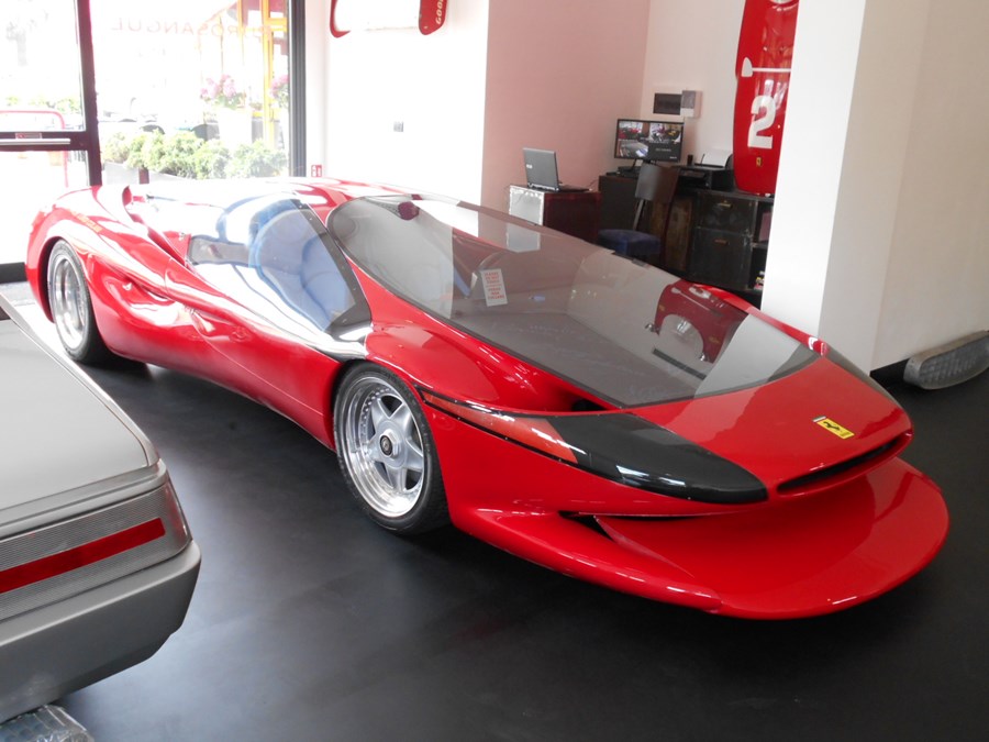 Modelo único de Ferrari está à venda por US$ 1,7 milhão