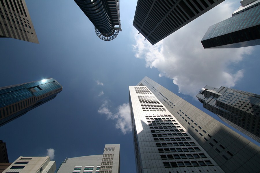 Crise de propriedades comerciais começa a impactar bancos dos EUA, diz Moody’s