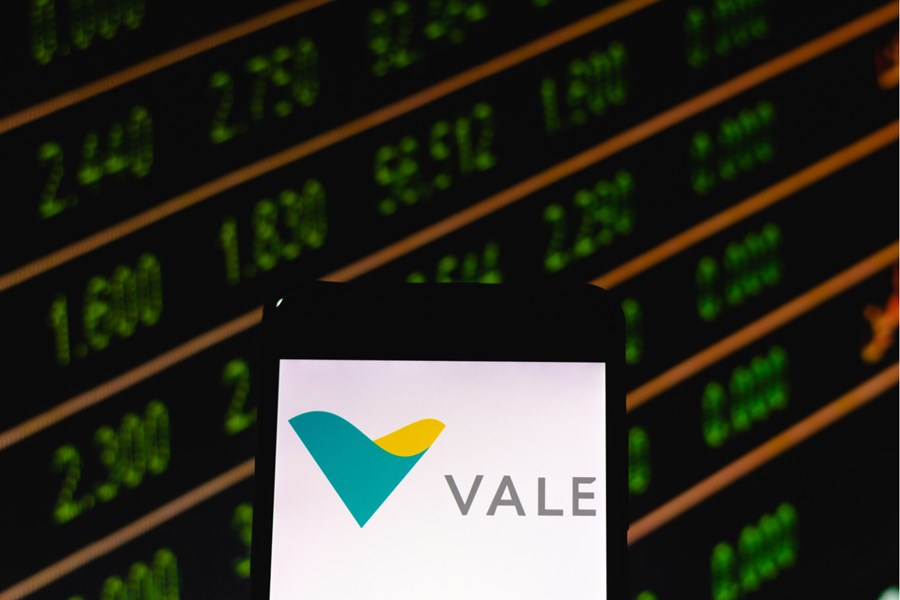Vale (VALE3) lucra US$ 2,42 bilhões no 4º trimestre, queda de 35,1% e abaixo do esperado