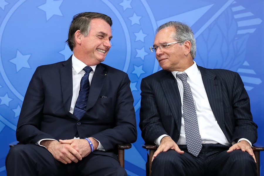 Homem que decide a economia no Brasil é um só, chama-se Paulo Guedes", diz  Bolsonaro