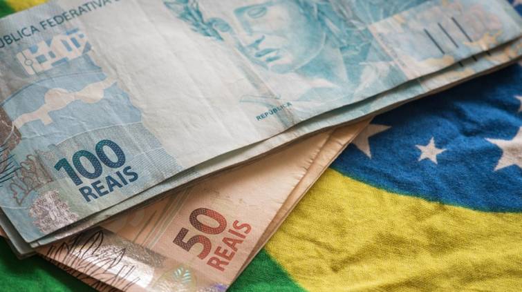 dinheiro-bandeira-brasil