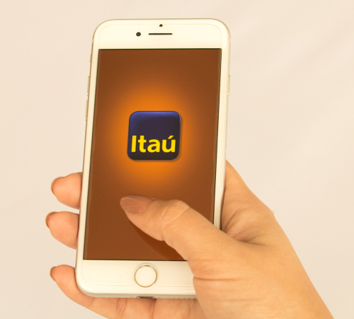 Itaú (ITUB4) informs that fake app created by cybercriminals has already been taken off the air thumbnail