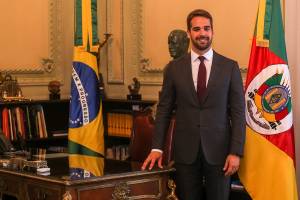 Eduardo Leite: avanço da Tributária depende de repartição do FDR e governança de Conselho Federativo 1 Eduardo Leite