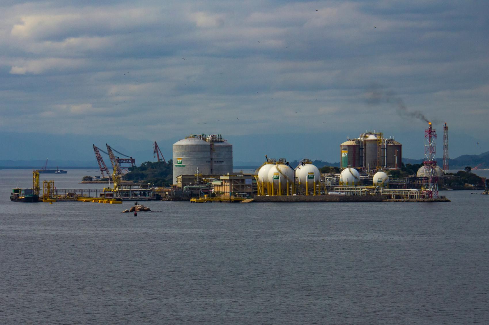 Terminal de gás da Ilha Redonda, da Petrobras, no Rio de Janeiro