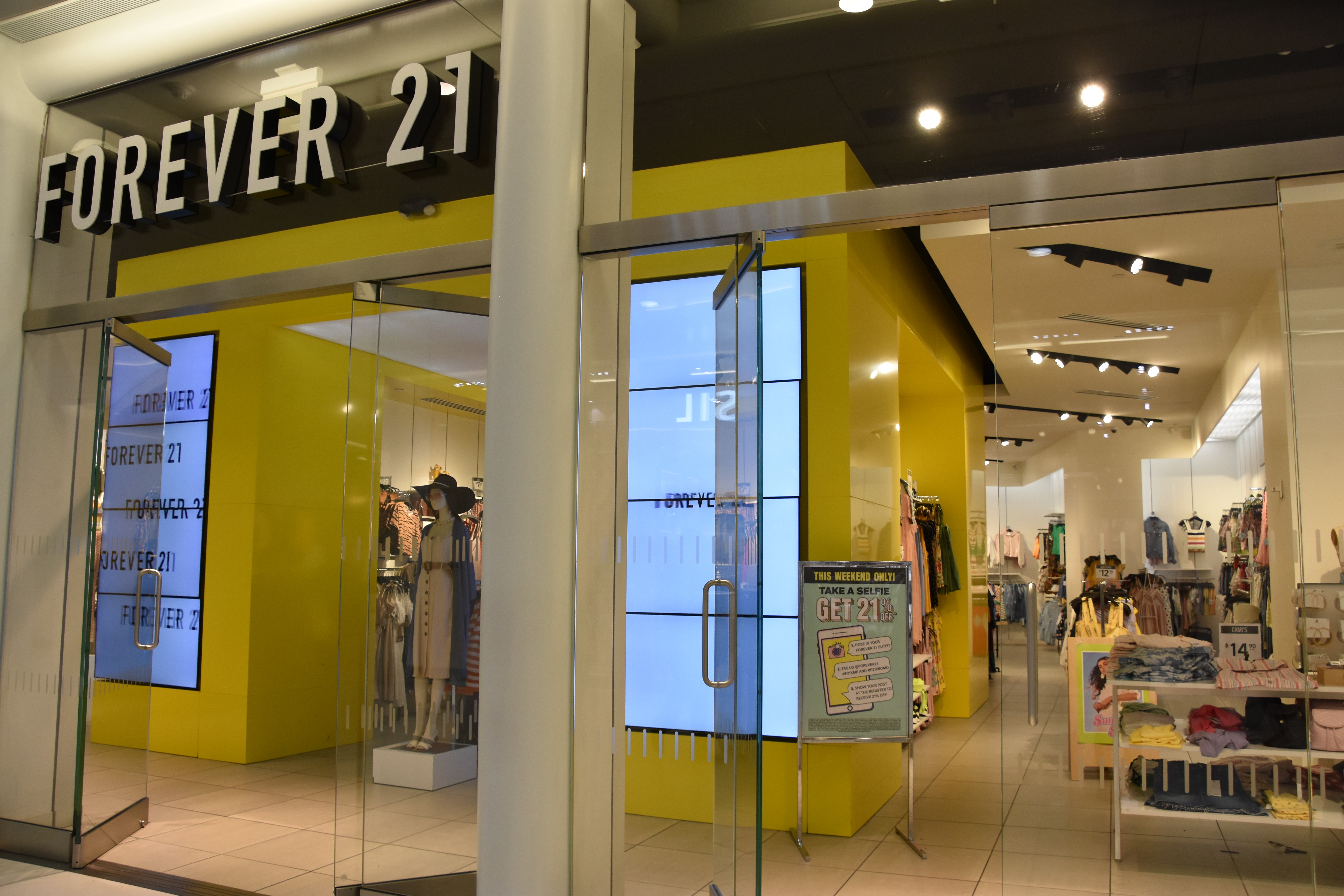 Forever 21 lista quase 200 lojas que podem ser fechadas até o fim do ano