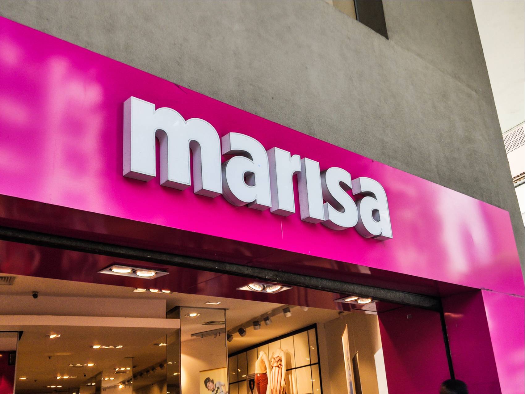 Fachada de uma loja das Lojas Marisa