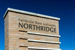 Placa da Universidade do Estado da Califórnia, campus Northridge