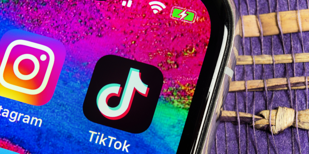 Imagem de tela de celular com os ícones de TikTok e Instagram lado a lado