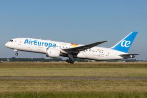 Avião da Air Europa decolando
