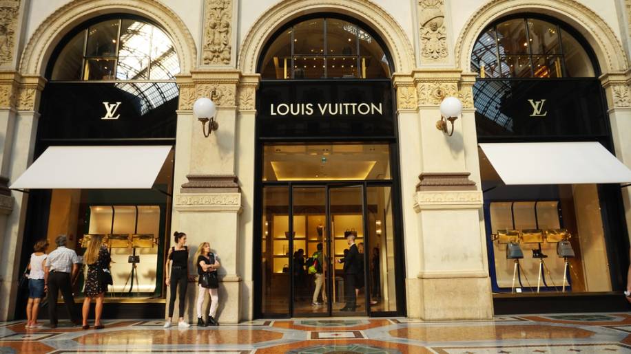 Fachada de uma loja da Louis Vuitton