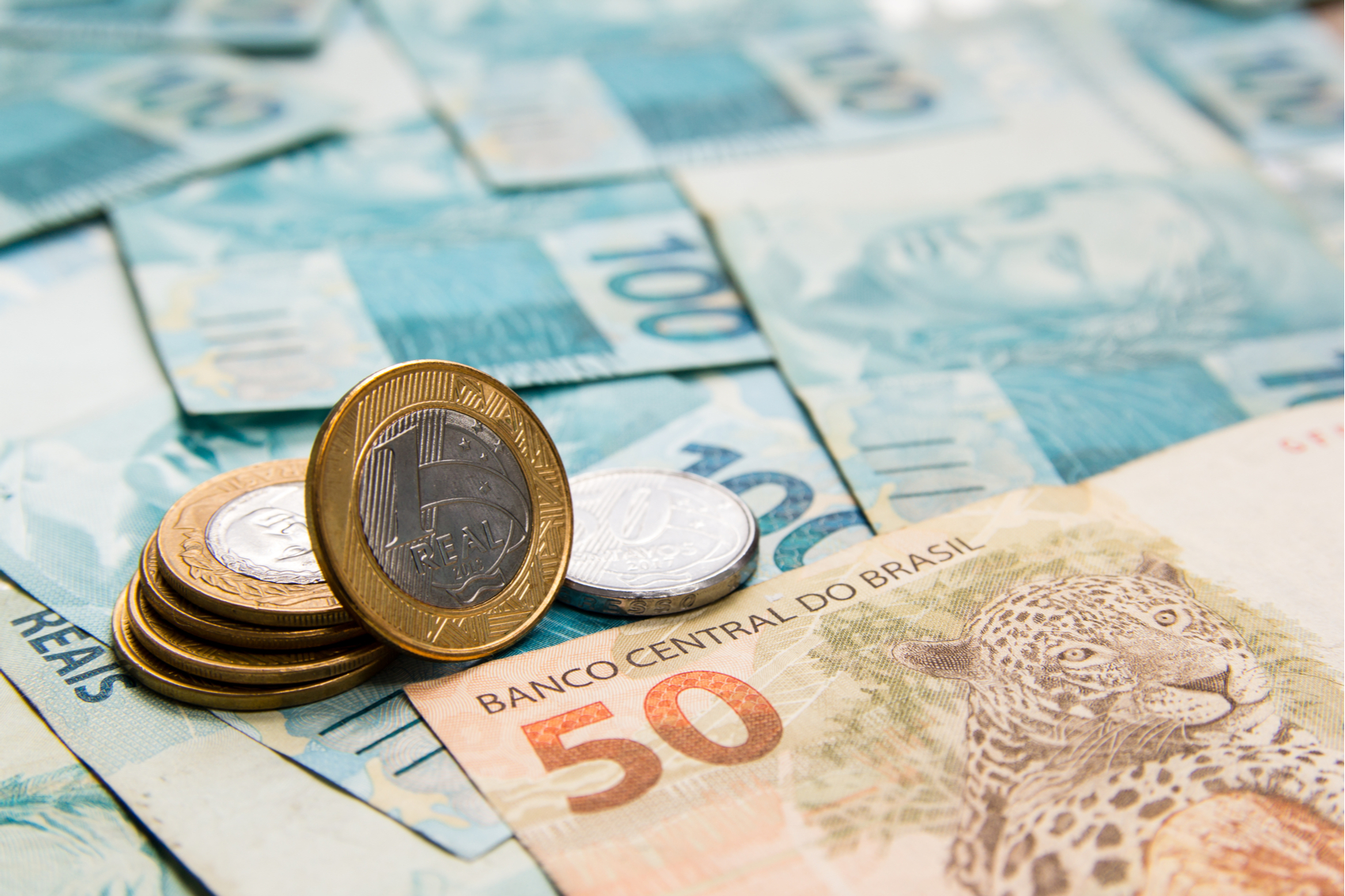 Cada R$ 1 no salário mínimo gera impacto de R$ 320 milhões, diz ...