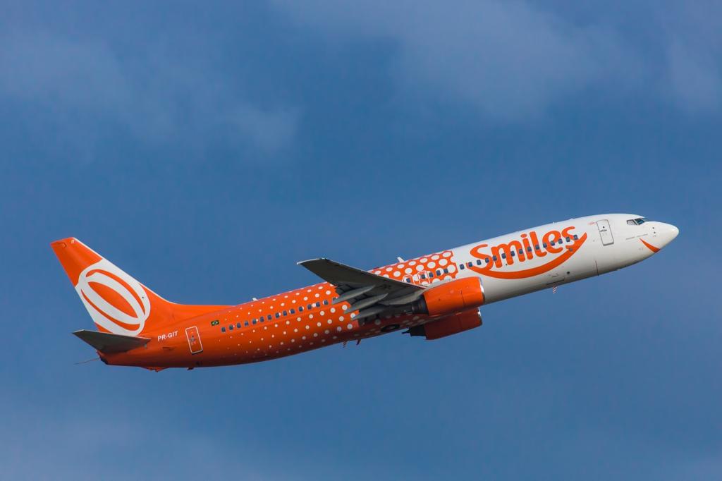 Gol Boeing 737 smiles avião