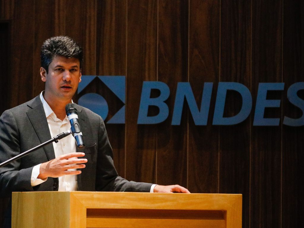 Montezano dice que BNDES seguirá vendiendo acciones