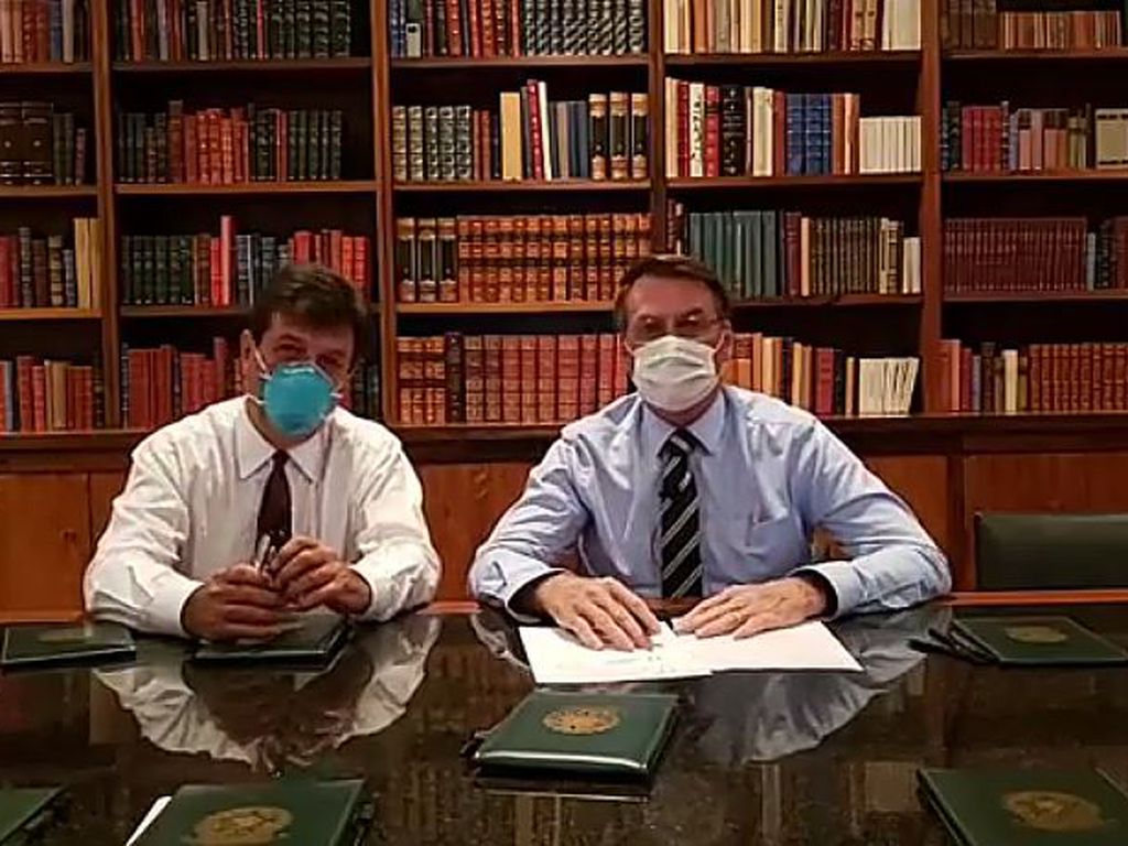 Live do Bolsonaro com máscara