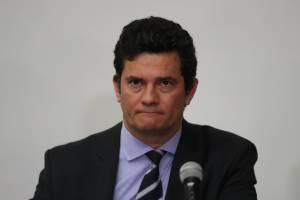 Moro anuncia demissão e acusa Bolsonaro de interferir na PF