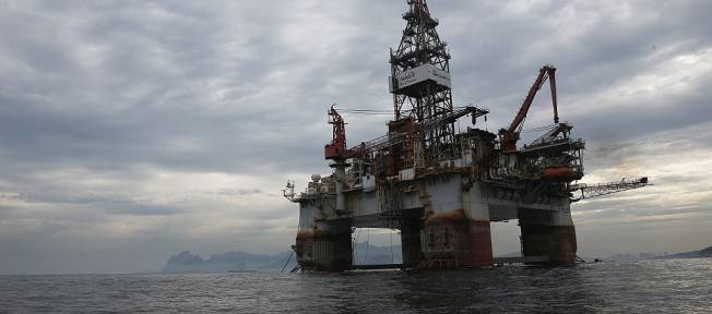Plataforma da Petrobras na Baia da Guanabara, no Rio de Janeiro