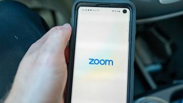 Celular com app Zoom