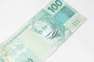 brasil nota 100 reais dinheiro máscara covid covid-19 coronavírus