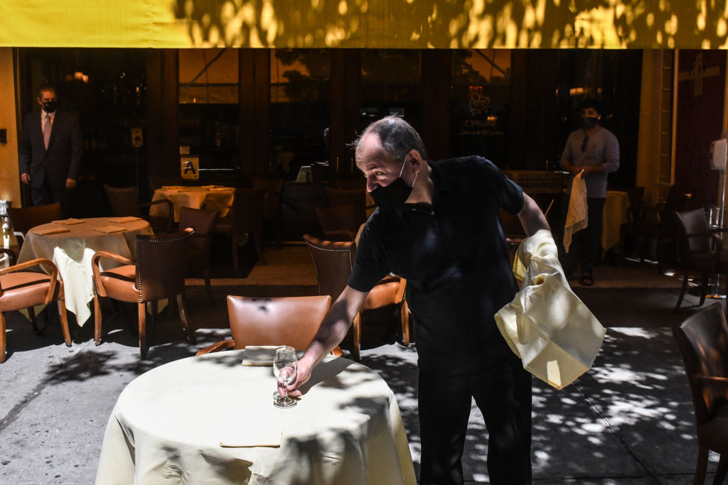 Associação de restaurantes querem compensações após aumento das restrições em SP Associação de restaurantes querem compensações após aumento das restrições em SP