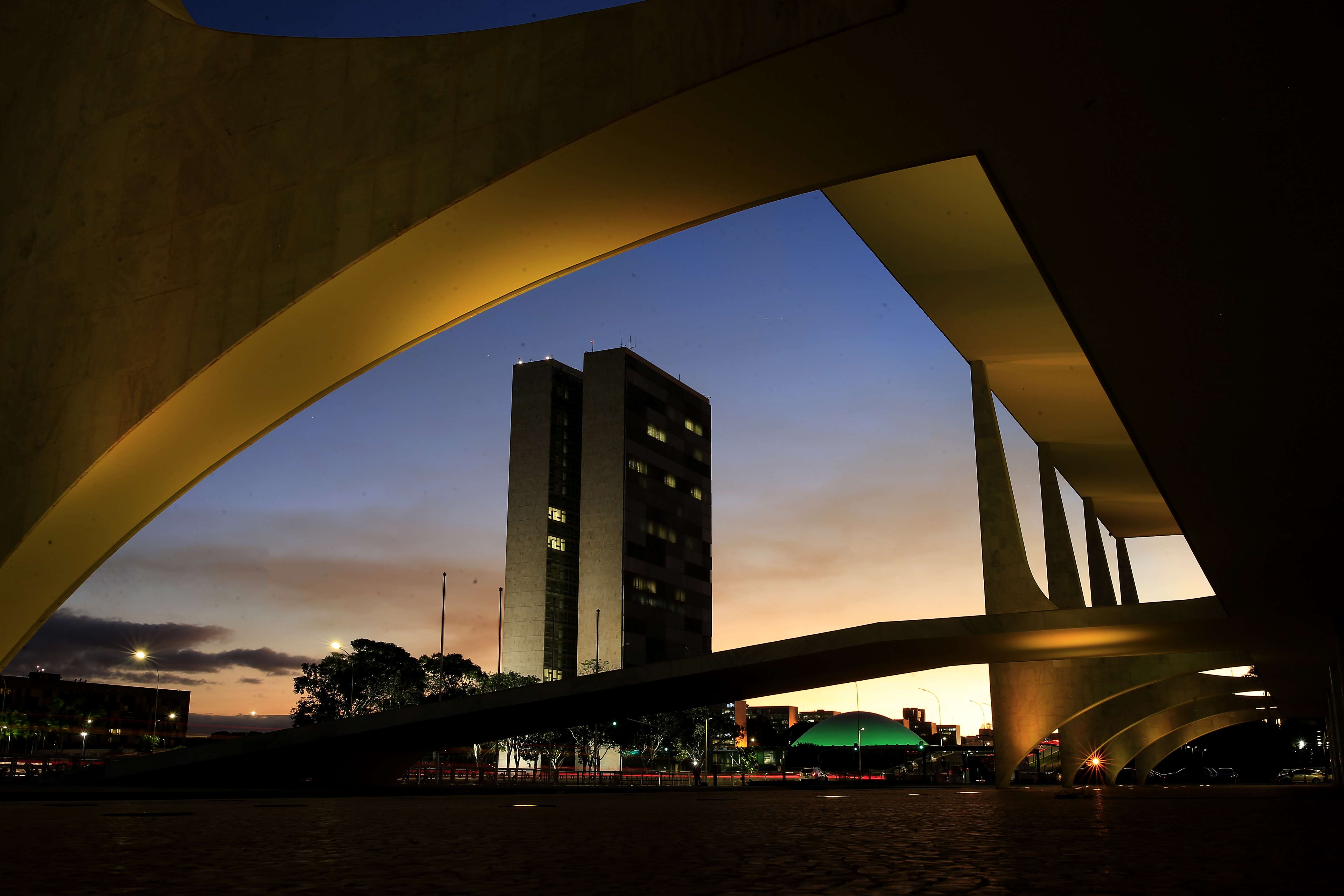 Retomada será sem isolamento nem auxílio emergencial, avaliam integrantes da equipe econômica Retomada será sem isolamento nem auxílio emergencial, avaliam integrantes da equipe econômica