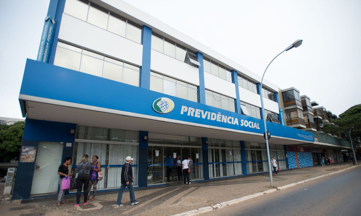INSS fecha 2020 com quase 1,7 mi de pedidos na fila INSS fecha 2020 com quase 1,7 mi de pedidos na fila