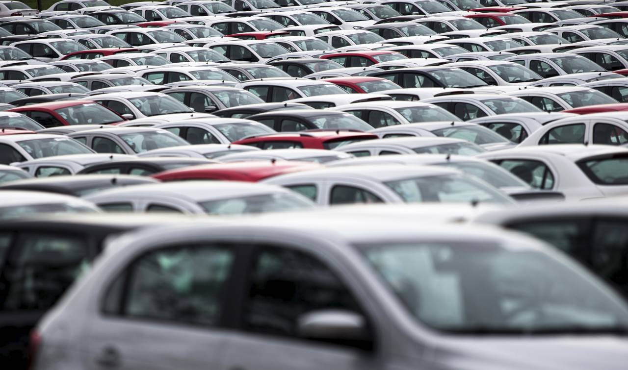 Las ventas de autos nuevos caen un 17% en octubre, dice Fenabrave