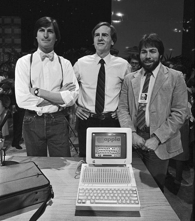 Steve Wozniak, John Sculley e Steve Jobs