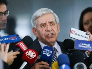 O ministro do Gabinete de Segurança Institucional (GSI), General Augusto Heleno, fala à imprensa sobre a crise na Venezuela