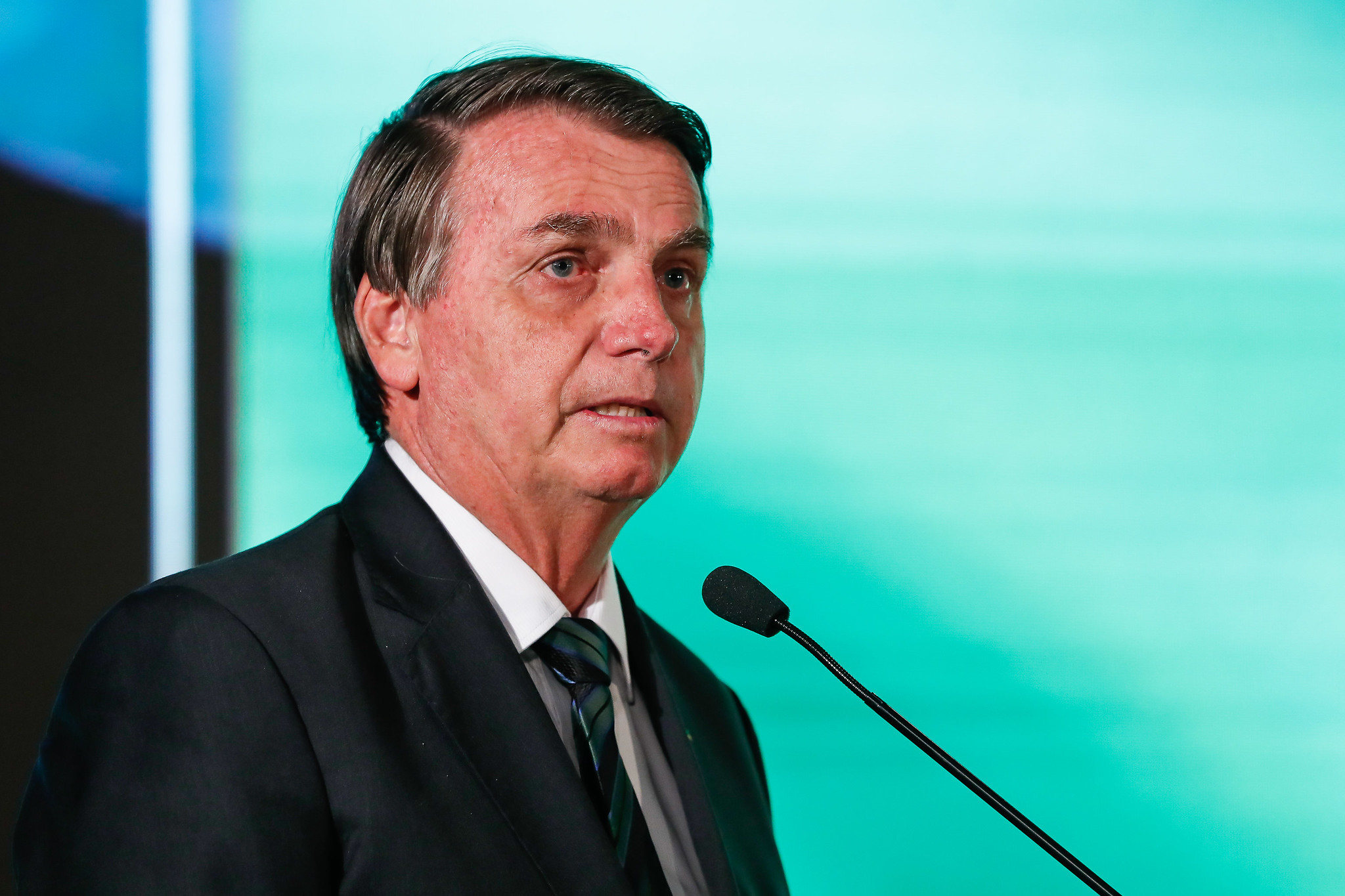 Se pagar R$ 5 mil por mês, ninguém trabalha mais, diz Bolsonaro sobre auxílio Se pagar R$ 5 mil por mês, ninguém trabalha mais, diz Bolsonaro sobre auxílio