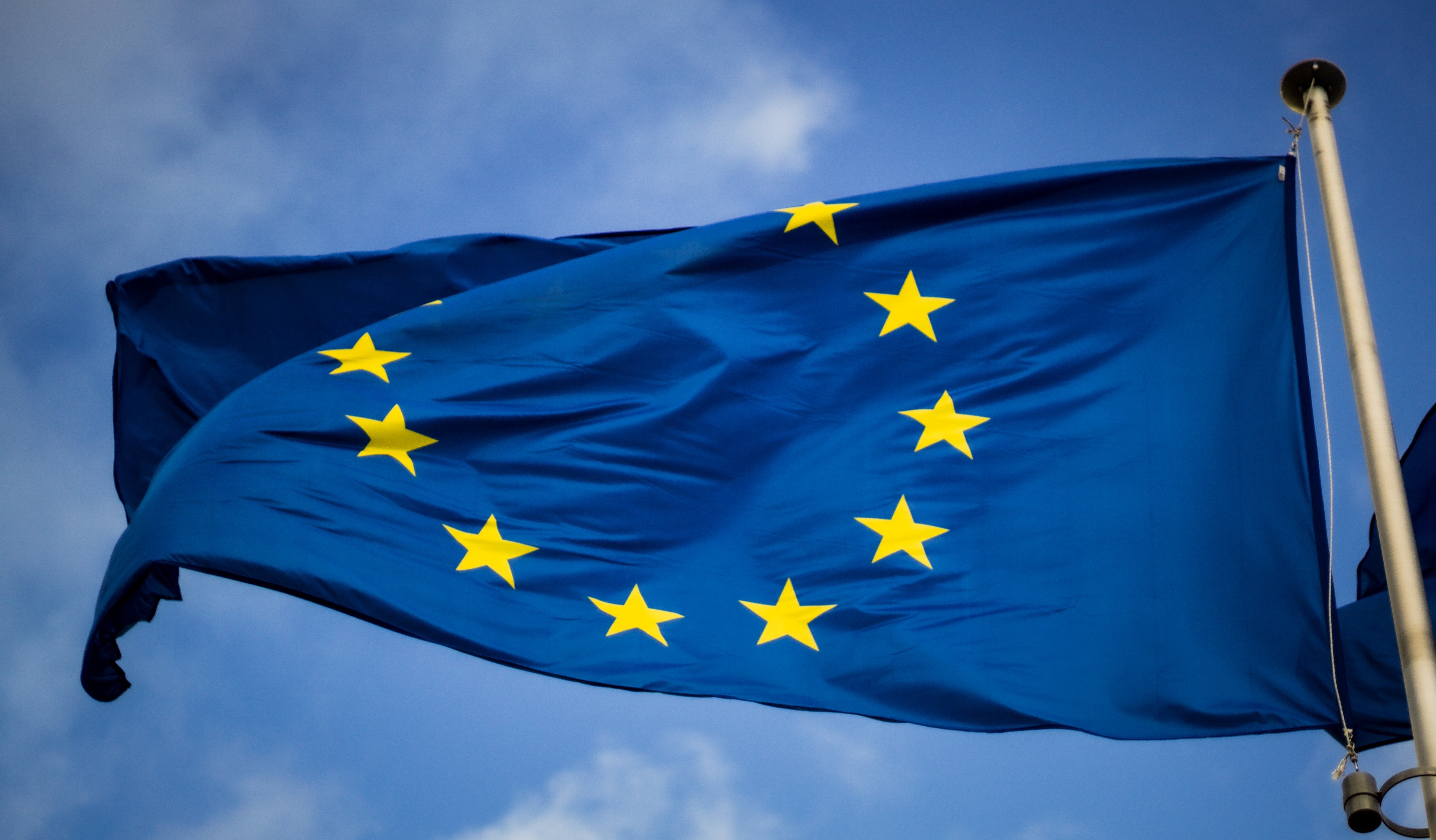 União Europeia quer aumentar combate à lavagem de dinheiro via metaverso, DeFi e NTFs