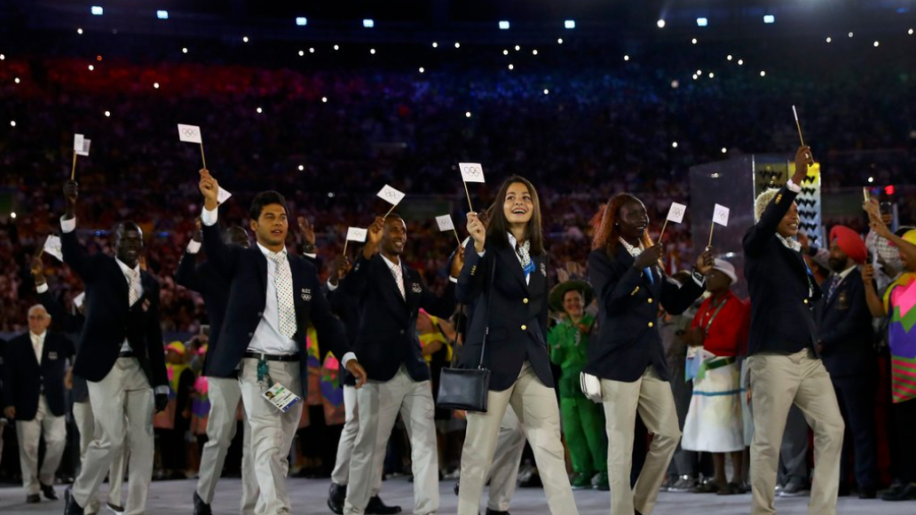 Delegação de atletas refugiados na abertura da Rio 2016, no Maracanã (KAI PFAFFENBACH/Divulgação/Comitê Olímpico Internacional)