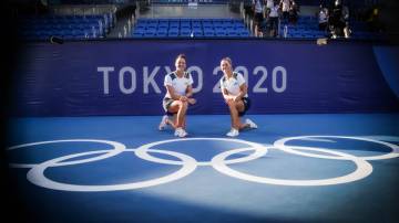 Jogos Olímpicos de Tóquio 2020: tênis duplas feminino. Na foto, as atletas Luisa Stefani e Laura Pigossi após a conquista da medalha de Bronze inédita. Foto: Rafael Bello/COB