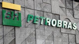 Carf mantém cobrança de R$ 9,18 bi à Petrobras, diz jornal; ação bate mínima do dia