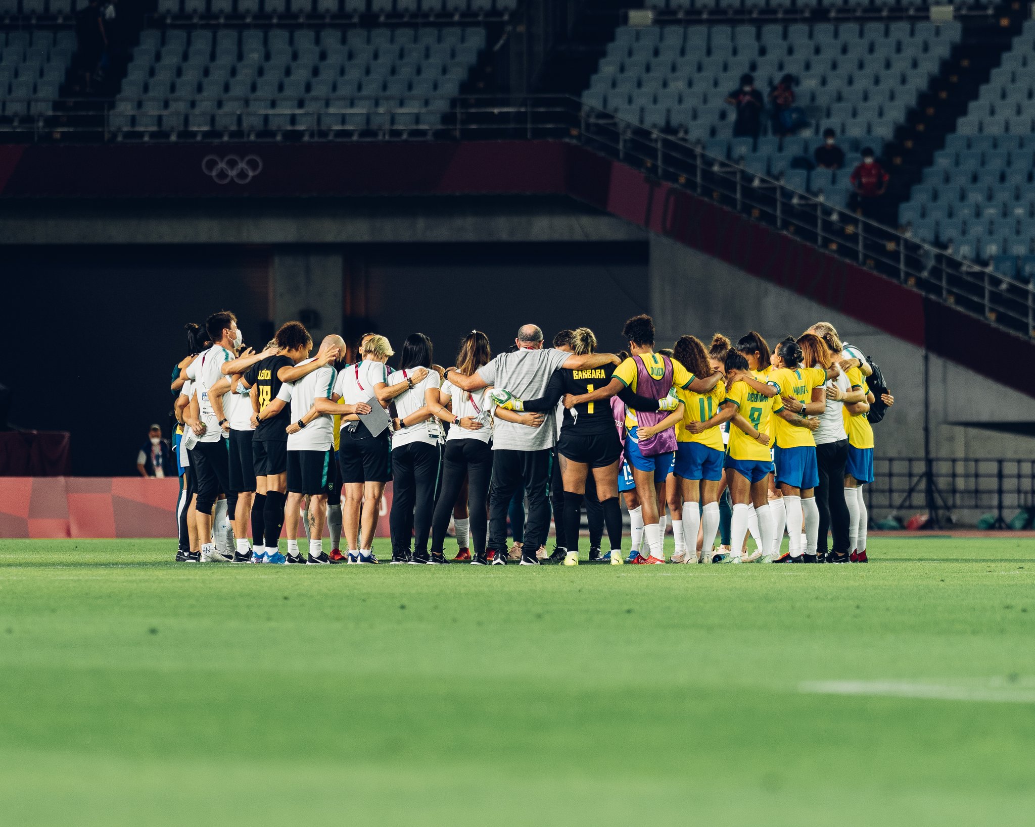 Seleção brasileira de futebol feminino após derrota para o Canadá nas Olimpíadas de Tóquio