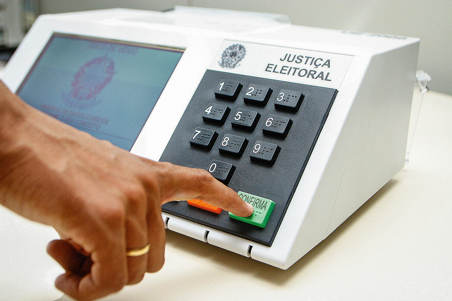 2.630 urnas eletrônicas foram substituídas no Brasil, aponta 3° boletim do TSE