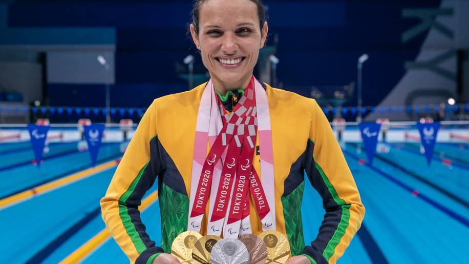 Maria Carolina Santiago com suas 6 medalhas em Tóquio (Ale Cabral/CPB)