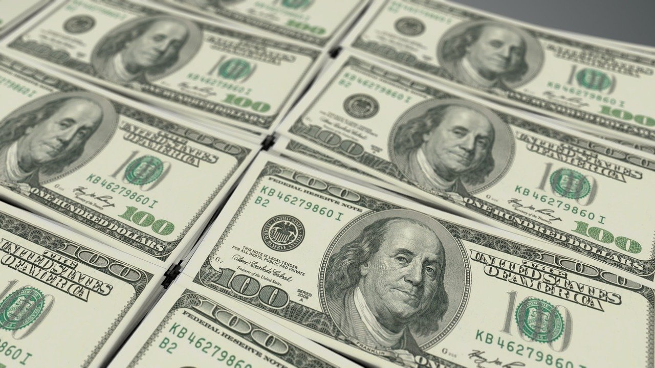 Dólar fecha no maior valor da história do Plano Real - Tribuna do