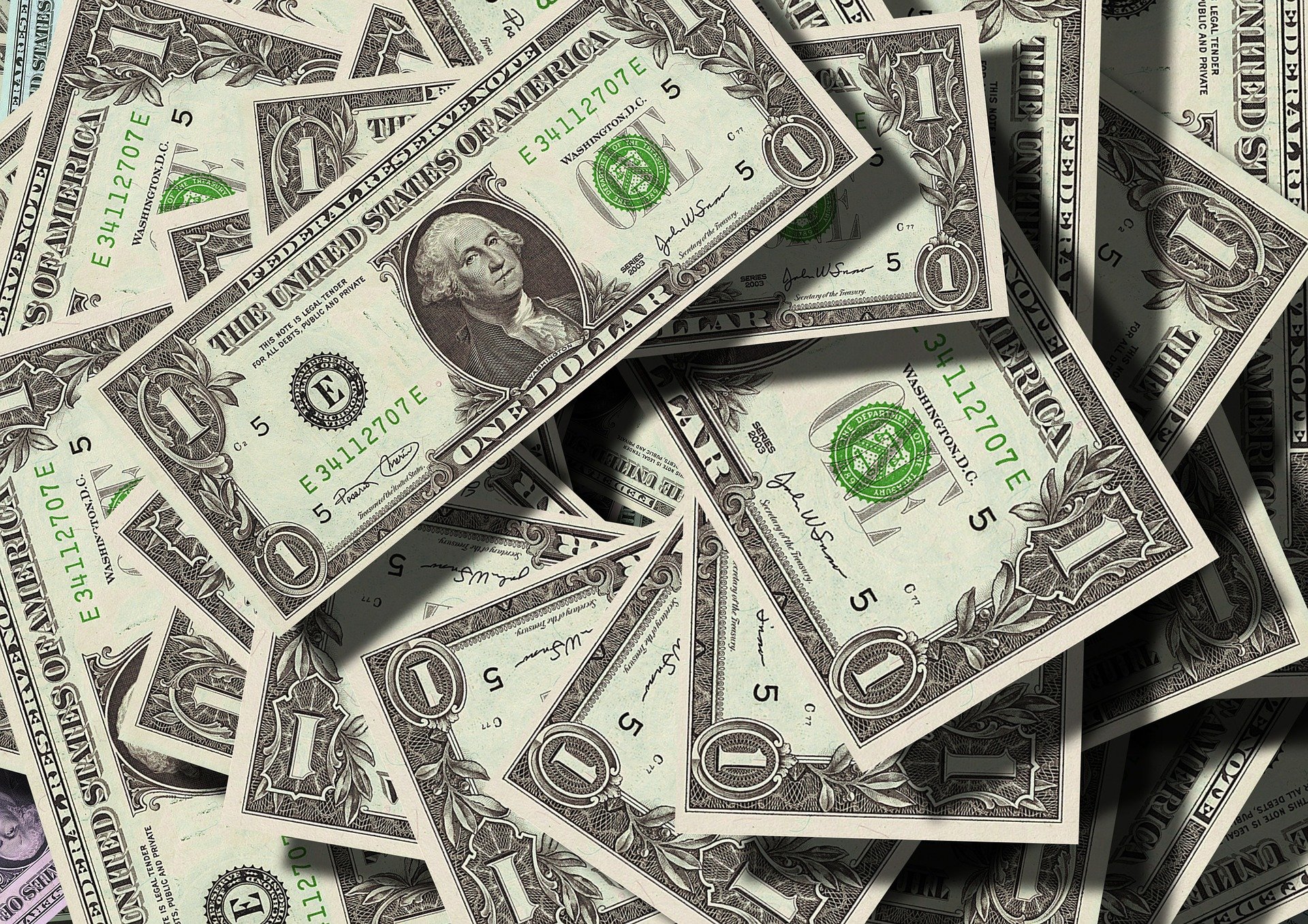 Dólar em alta: vale a pena aumentar a parcela em dólar na carteira ou começar a investir?