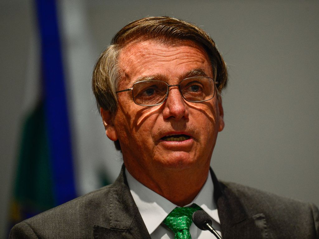 Bolsonaro diz que vai discutir preços do petróleo hoje e critica política de paridade de preços da Petrobras (PETR4): &amp;quot;Não pode continuar&amp;quot; - InfoMoney
