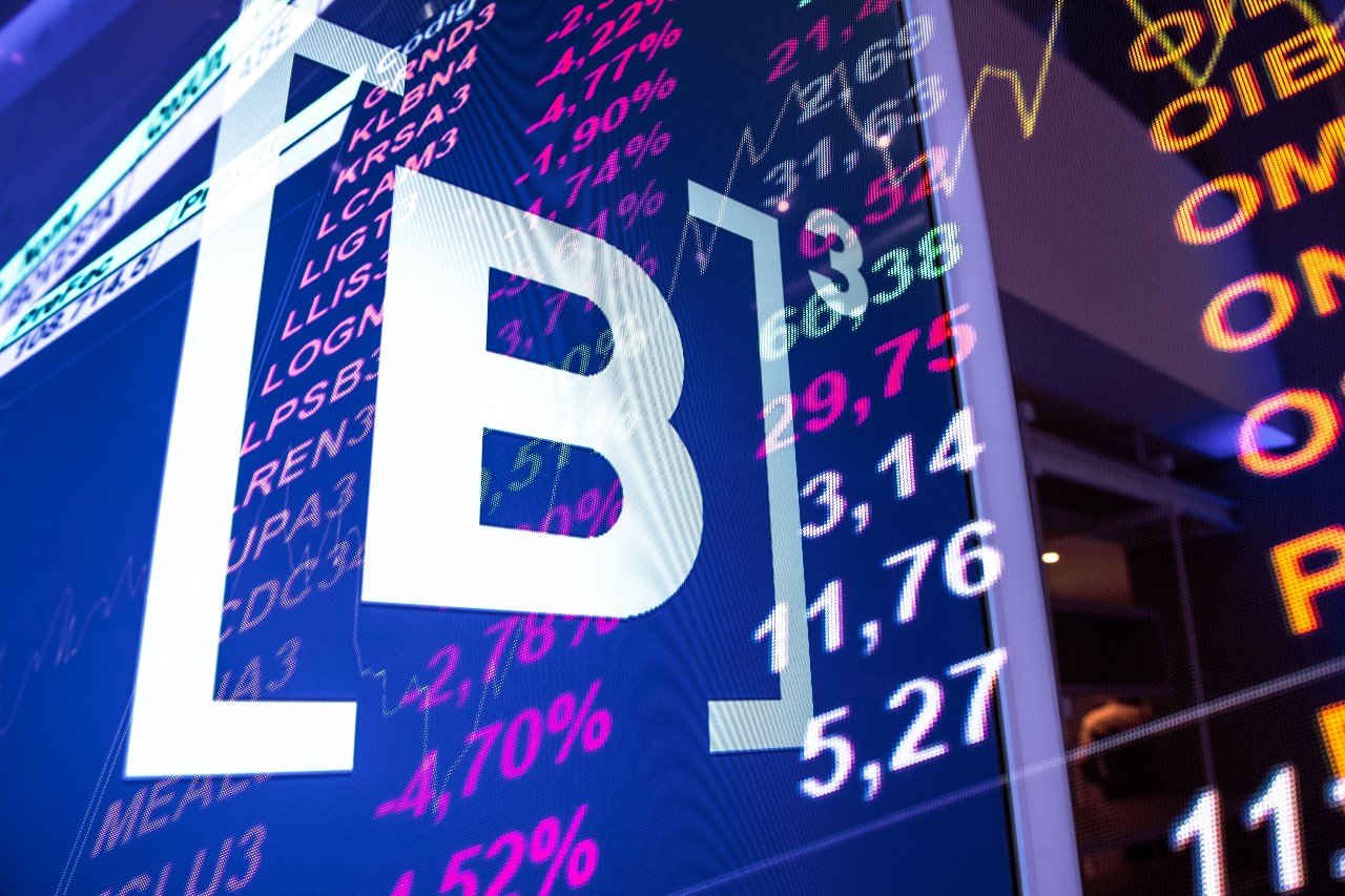 Varejo Brasileiro: JPMorgan Recomenda Cautela Pós-Eleição
